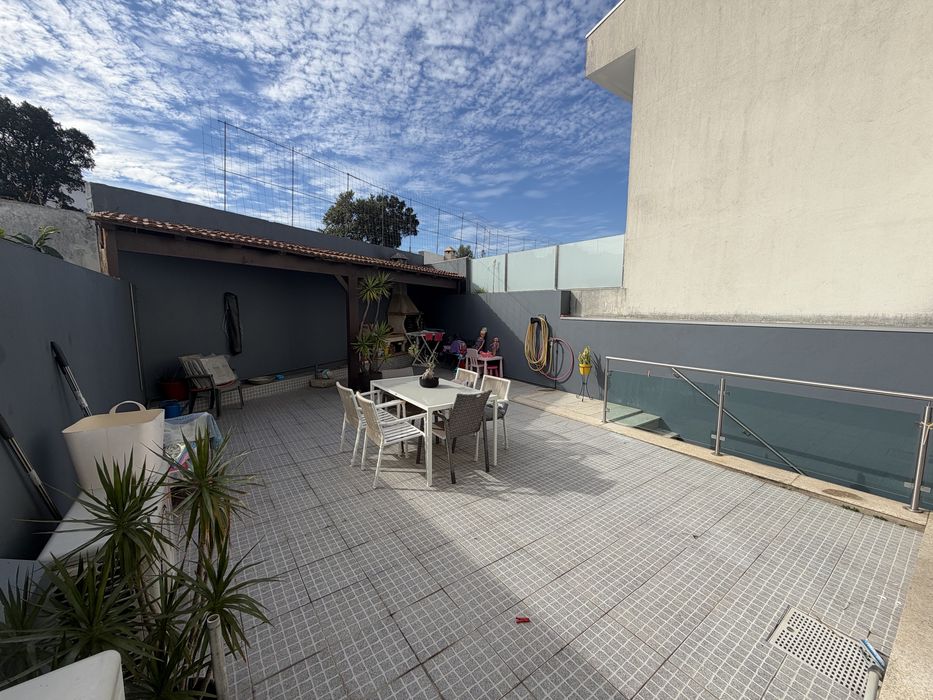 Moradia T4 Alfena - Terraço - 4 quartos - 2 suites - 4 quartos de banho - Lavandaria -