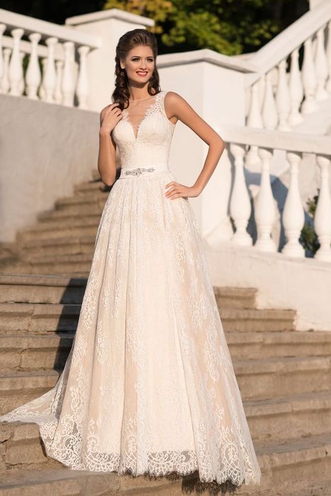 Продам весільну сукню