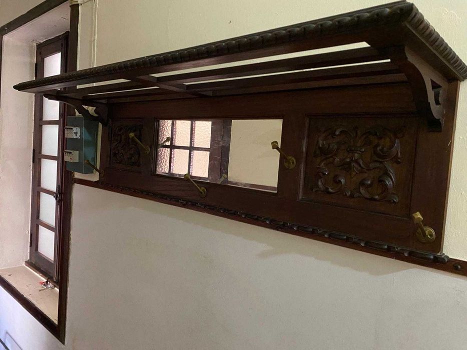 Conjunto de Sala de Jantar Antigo Anos 20 – Madeira Maciça ( Castanheiro)