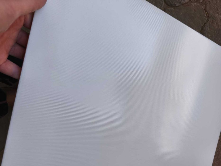 Revestimento Cerâmico "Aleluia" Branco c/ Relevo – Novo – 13 m²