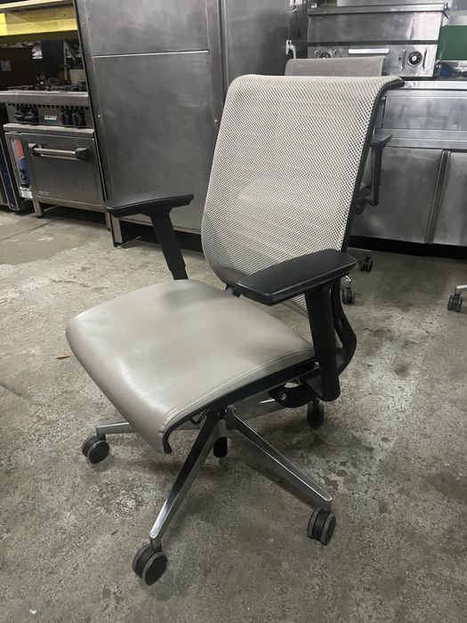 Cadeiras de Escritorio cinza com pes em inox STEELCASE