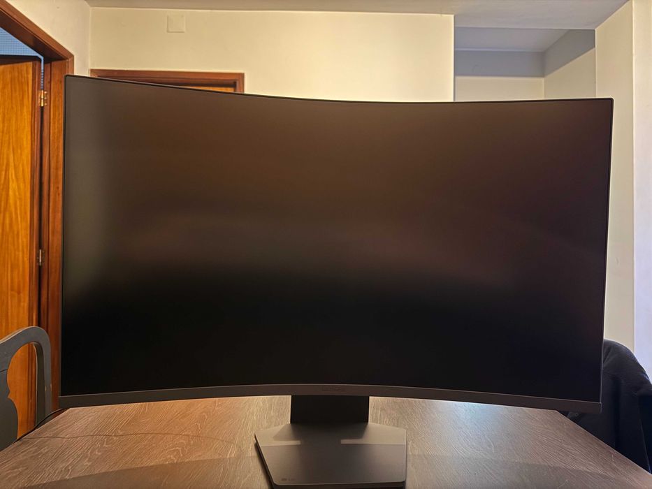 LG 31.5" UltraGear 32GS60QC-B QHD 180hz Curvo