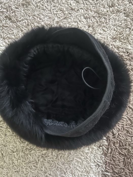 Жіноча шапка з песця та шкіри