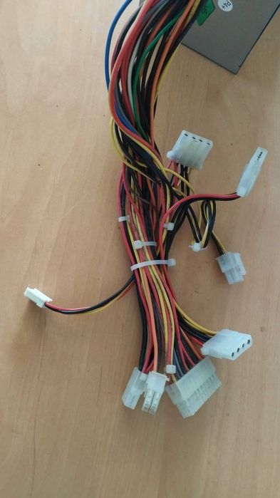 450W Power Supply in Excellent Condition64739764193666122