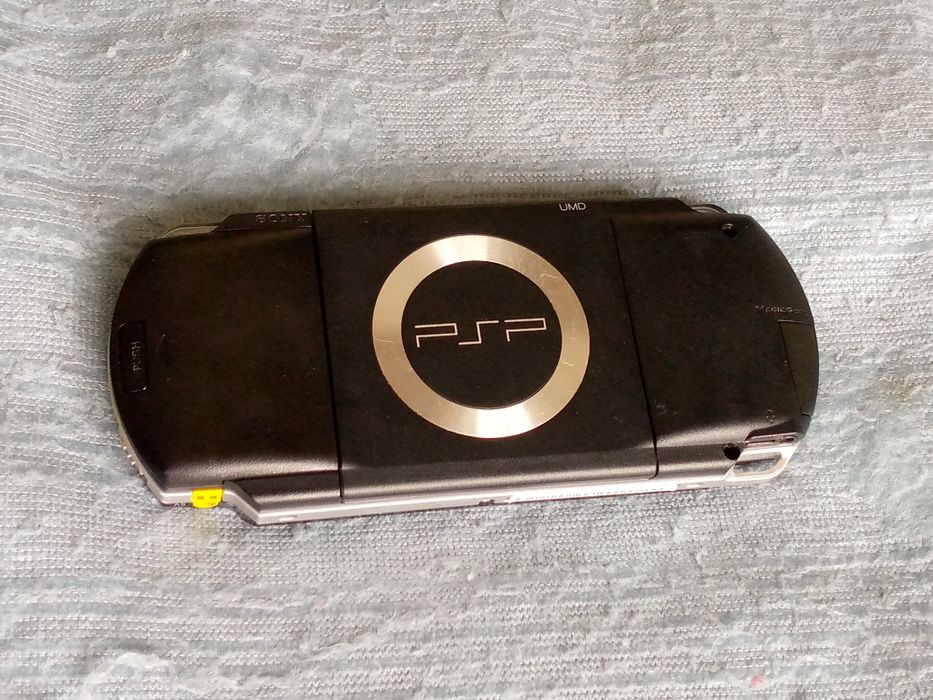 Игровая приставка Sony PlayStation PSP, в идеальном состоянии