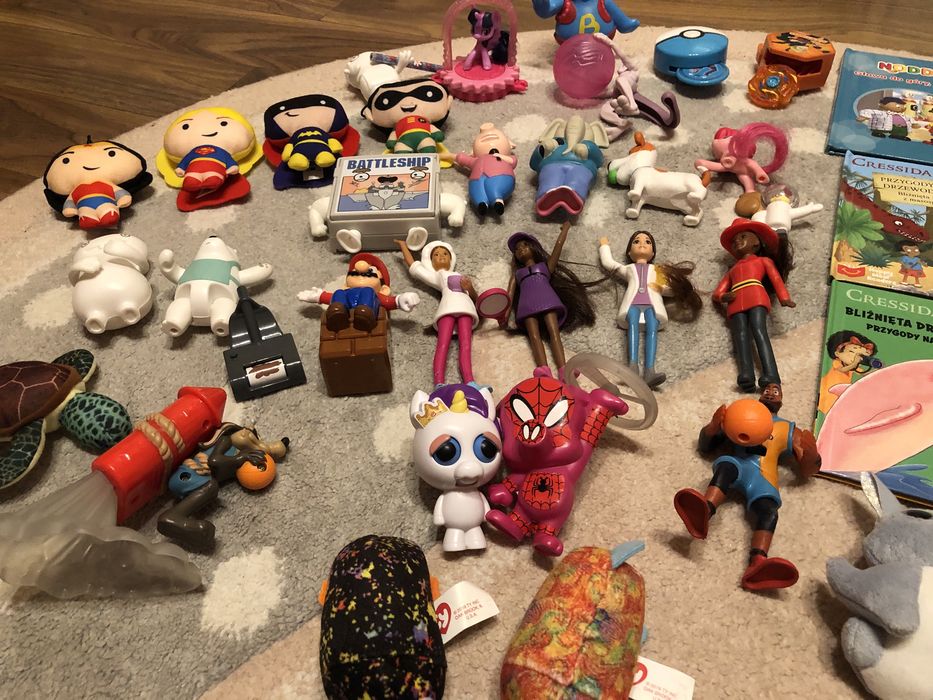 Komplet ok 40 zabawek z McDonalds