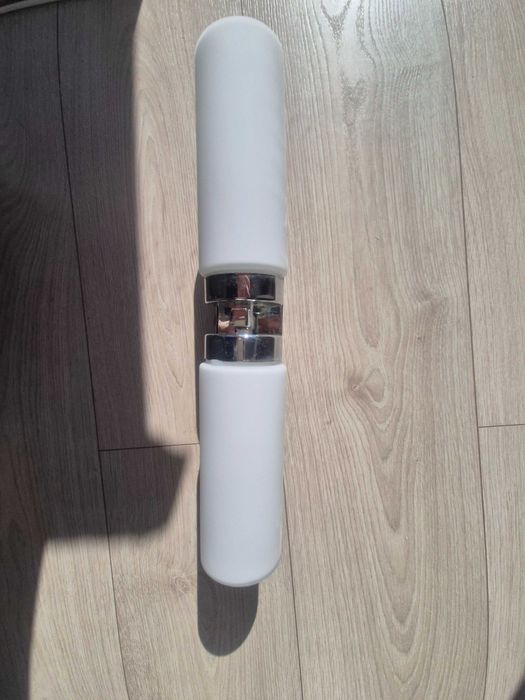 Lampka łazienkowa chrom/białe szkło