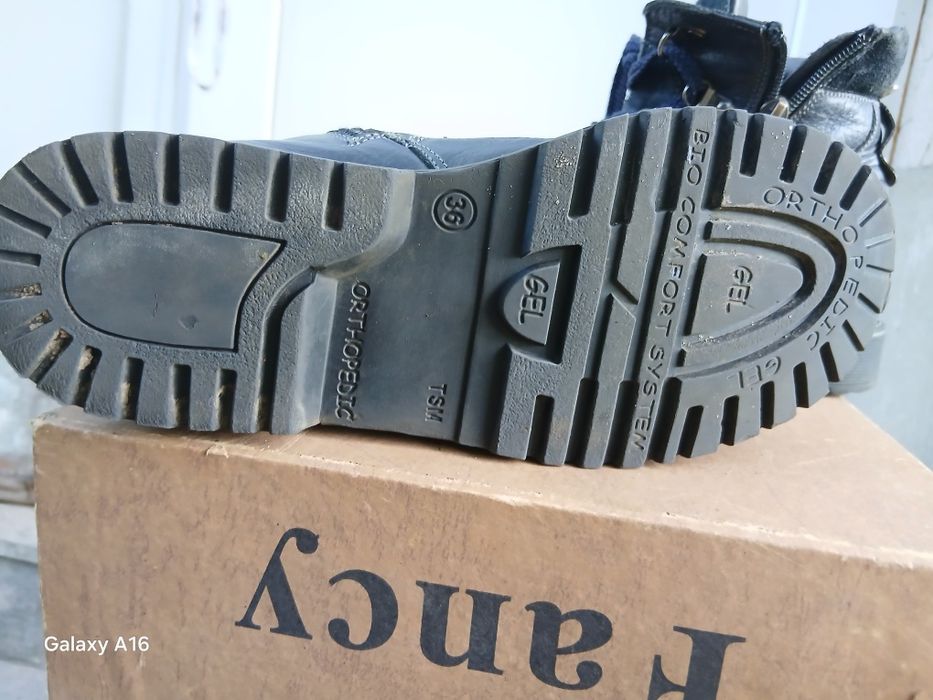 Шкіряні дитячі черевики ботінки з натуральним хутром всередині