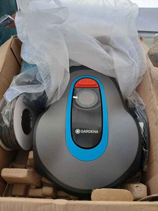 Robot Corta Relvas Gardena Sileno Mínimo 250m2 - NOVO