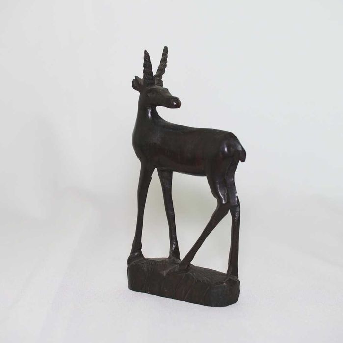 Figura de gazela em pau-preto