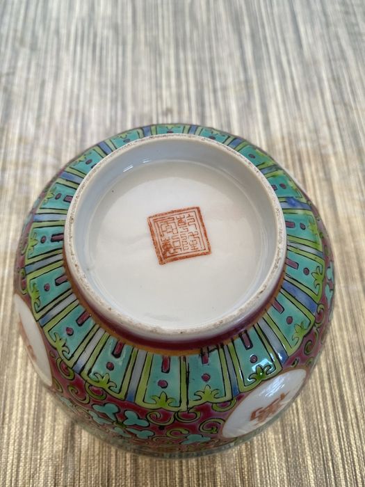 Tigela de porcelana antigo