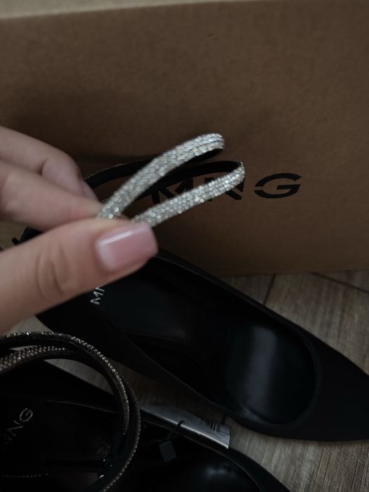 Туфлі Mango з декоративним ремінцем з камінням туфли лодочки