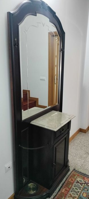 Hall de entrada (Móvel com arrumação, bengaleiro, espelho e cabides)