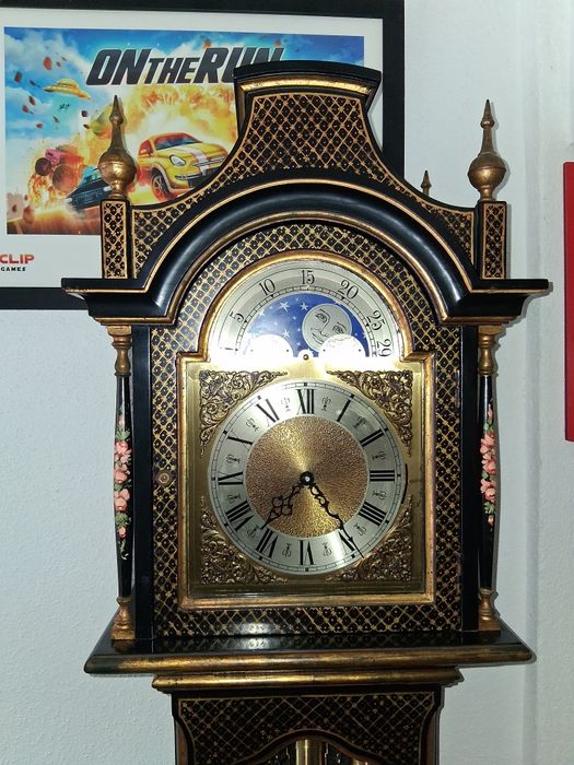 Relógio de pé pintado à mão