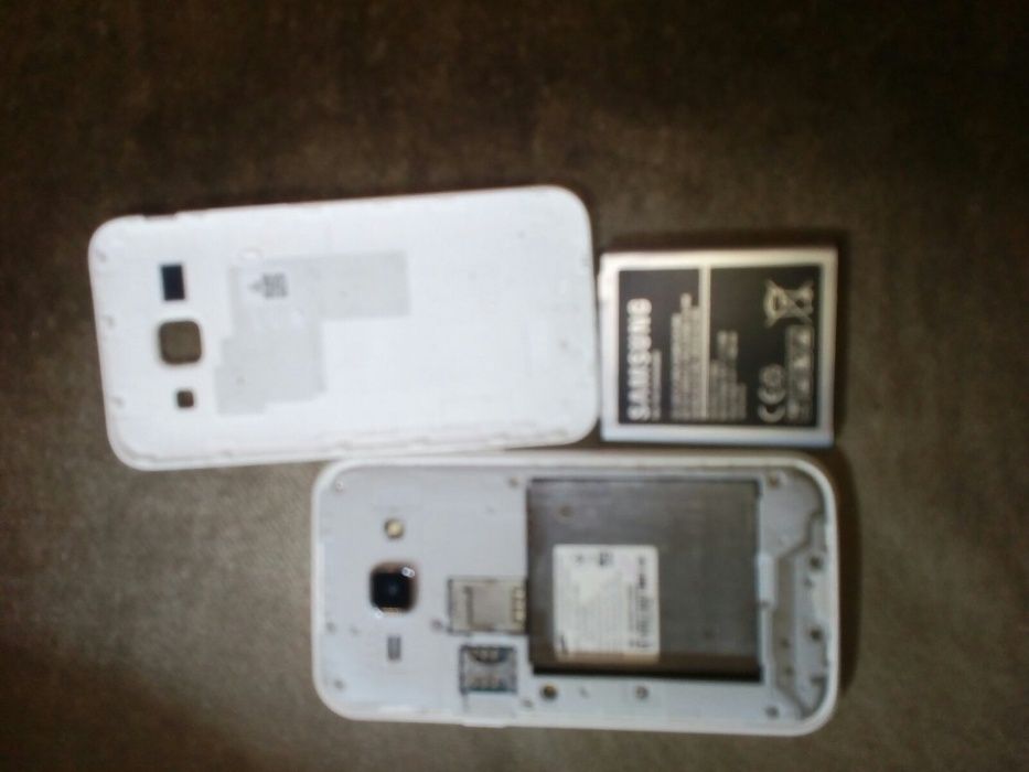 смартфон Samsung j1 белый