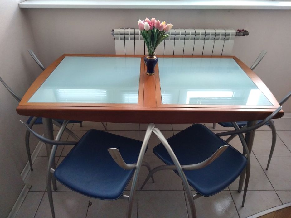 Стол стеклянный раздвижной "Calligaris"( Италия) размером 147*80*74