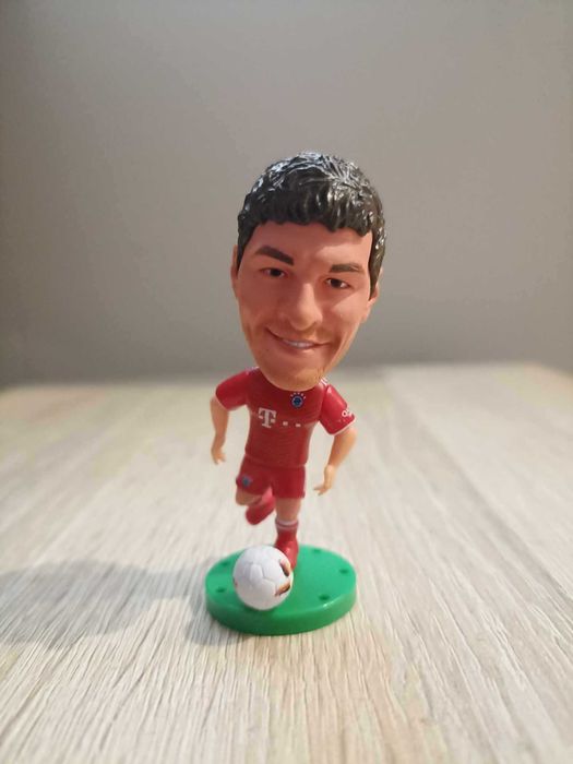 Figurka piłkarz Thomas Müller z piłeczką