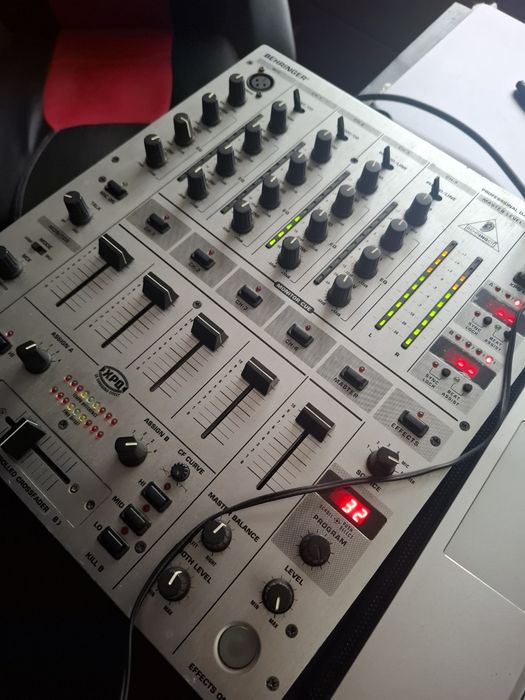 Mesa de mistura Behringer djx700