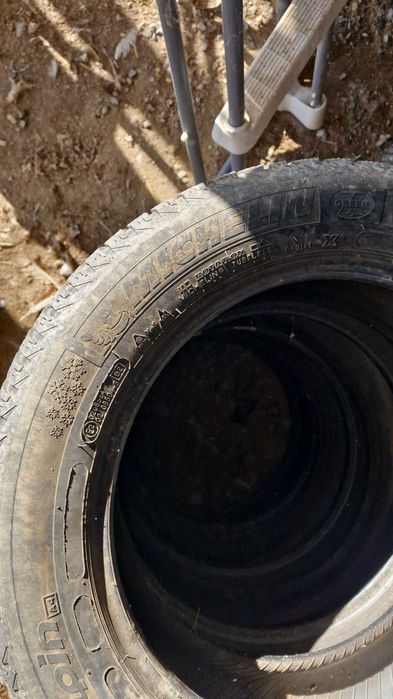 Vários pneus em bos estado