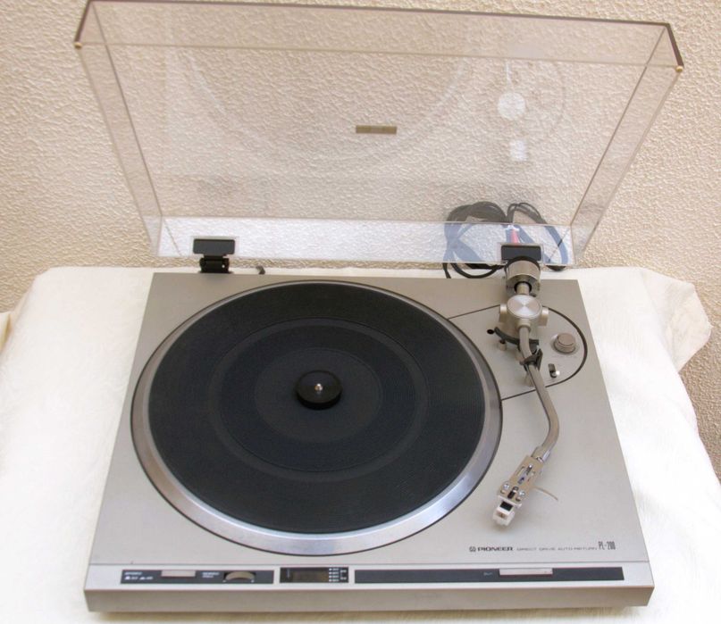 Gira Discos Pioneer PL 200
