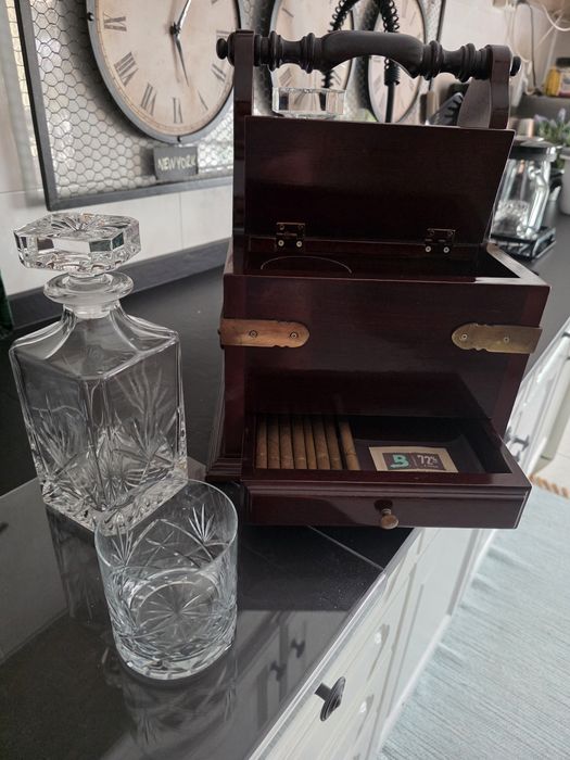 Gabinete Tântalo de Bar Estilo Vitoriano – Com Chave e 8 Charutos Schimmelpenninck
