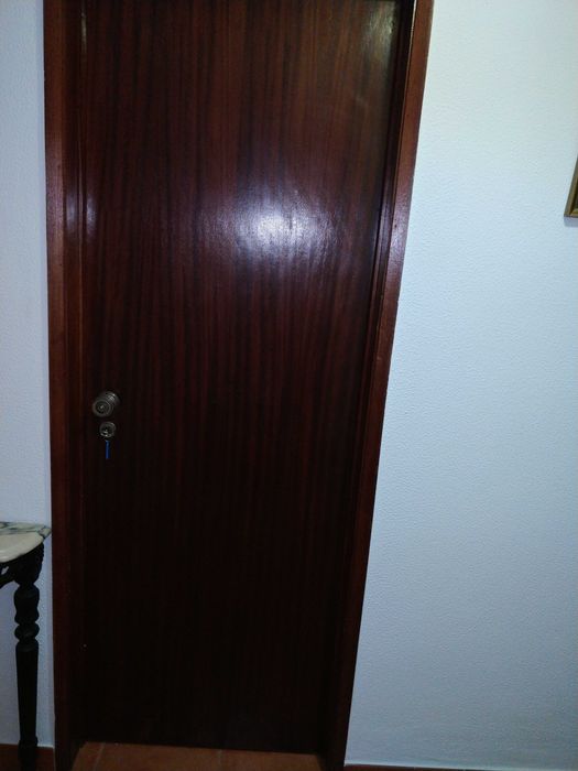 Janela de sala em mogno