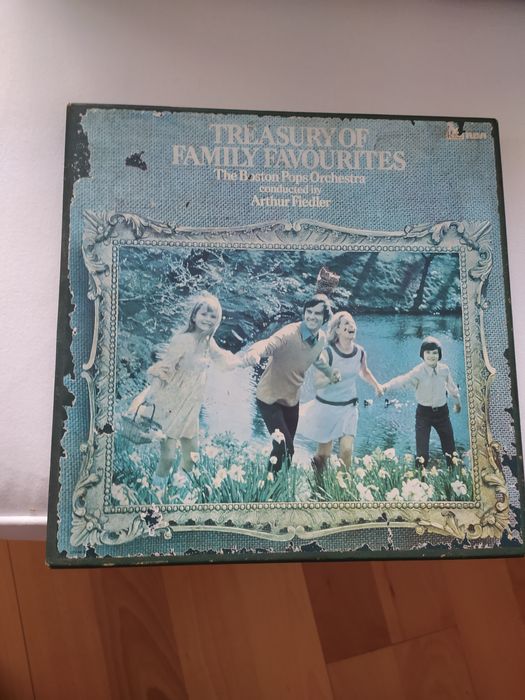 Treasury of family favourites conj de  8 discos