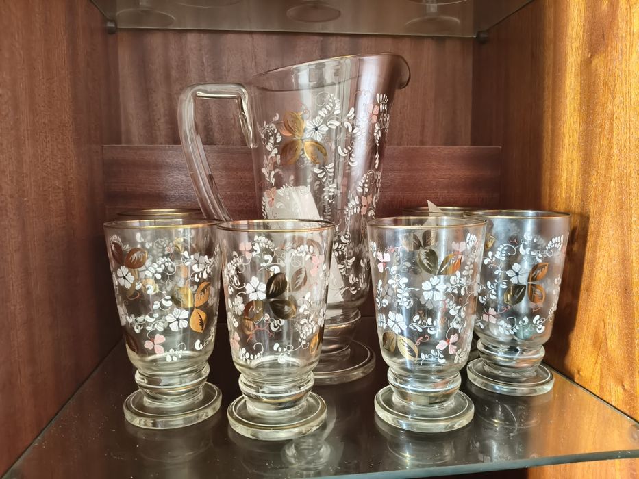 Vendo conjunto de licor e vinho antigo