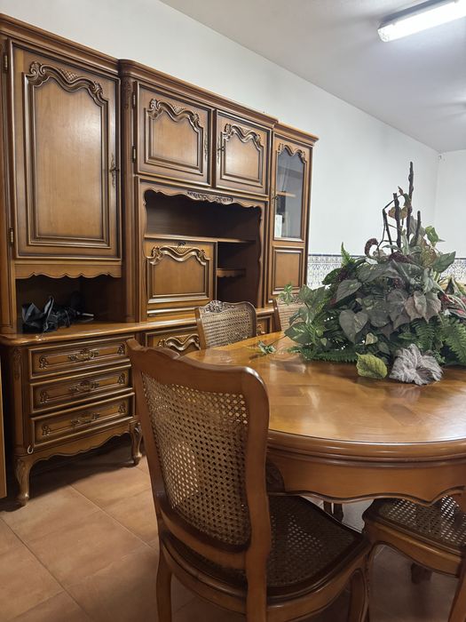 Sala de jantar completa