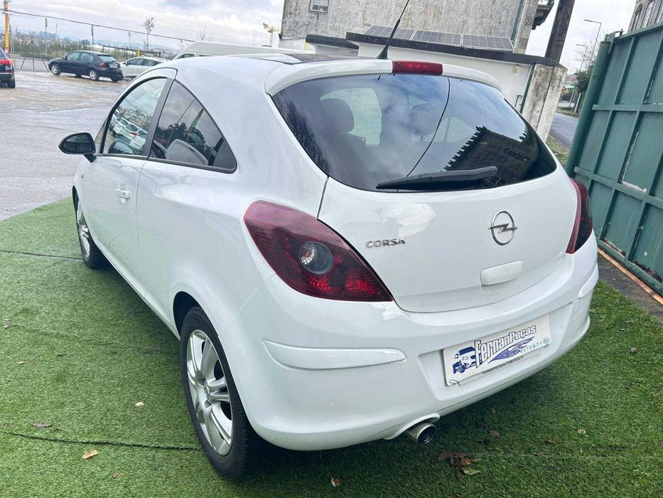 Opel Corsa 1.2I Black Edition