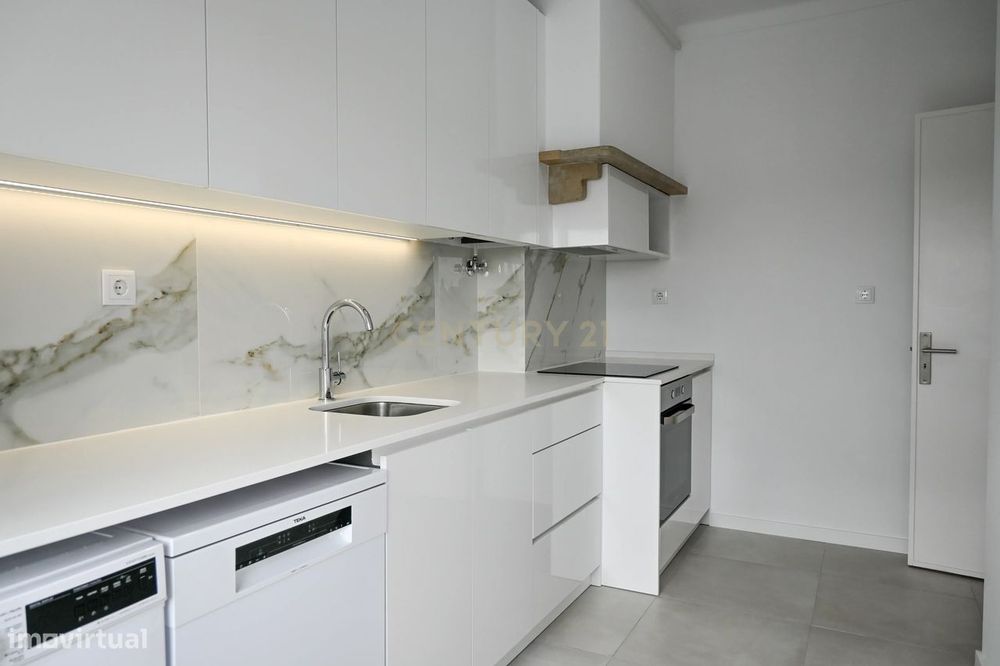 Apartamento Totalmente Remodelado com Terraço de 33 m² | Cruz de Pau –