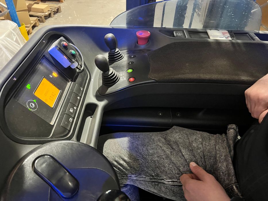 Wózek elektryczny Linde Rigetruck R-25-01 (1120)