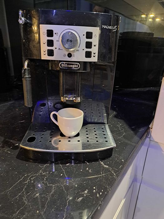 Ekspres DELONGHI Magnifica S ECAM 22.112.B