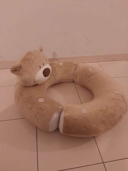 Sofá/banco para bebés se sentarem.