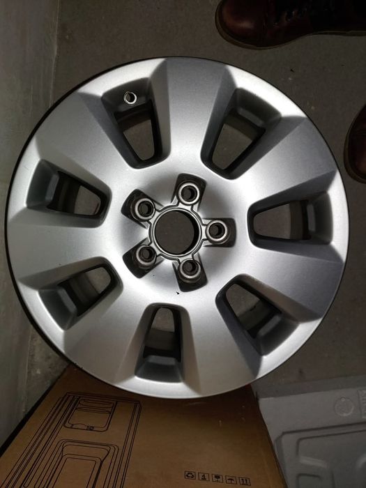 Felgi OE Audi R16 7,5J proste, nie naprawiane.