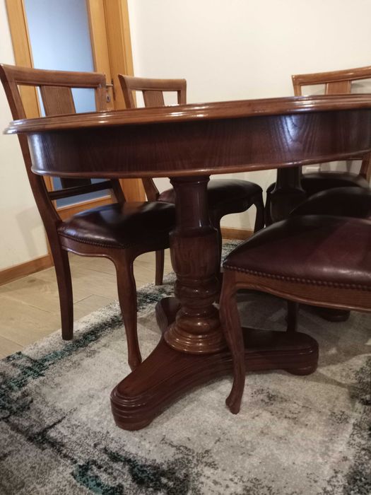 Mesa de sala estilo clássico