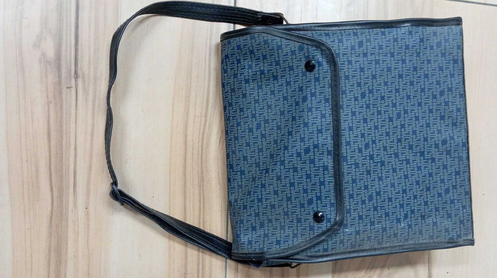 Máquina de escrever  Olivetti