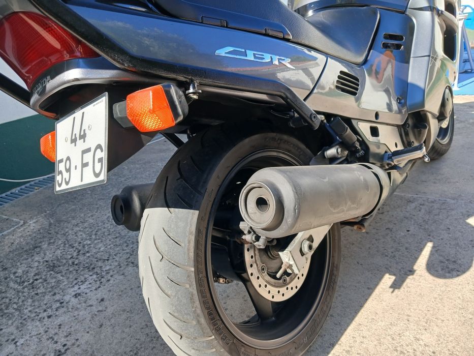 Honda  CBR  1000F