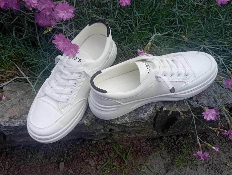 Продам жіночі кеди нові