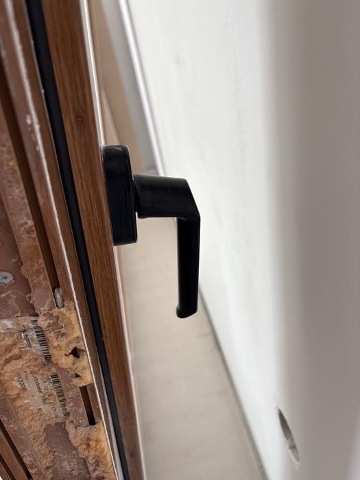 Okno nowe leko uszkodzone