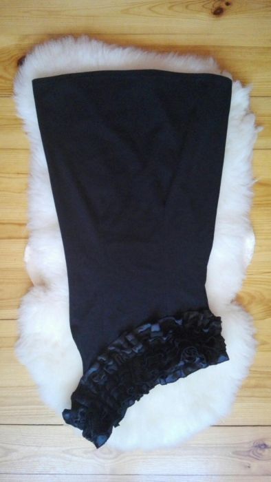 Klasyczna mała czarna elegancka sukienka model na jedno ramię rozm. S