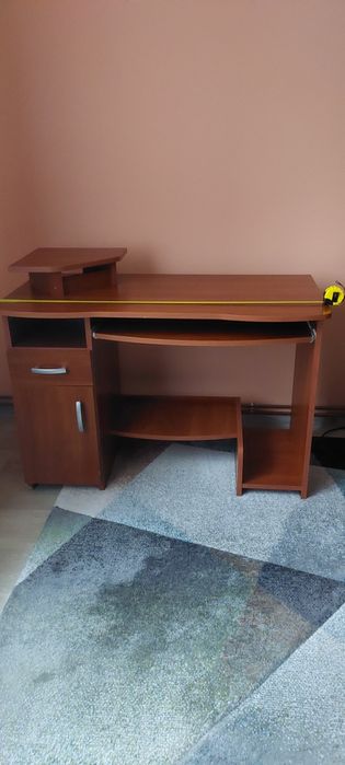 Biurko z nadstawką na komputer