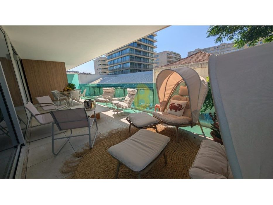 T3 Mobilado com Terraço de 60 m², Piscina e Garagem Box | Praça Gui...