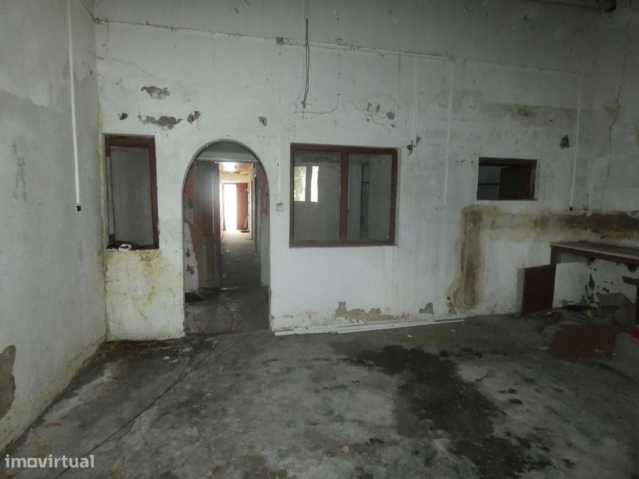 Moradia em ruinas em Muge