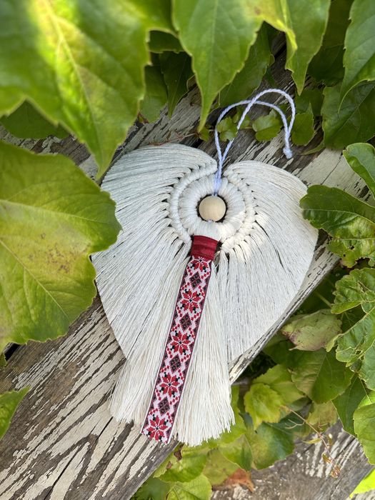 Ангел в украінському вбранні. Іграшка. Ручна робота. Макраме.