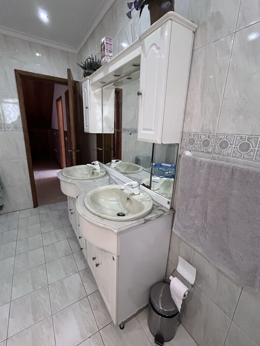 Conjunto completo de casa de banho Sanitana – Móvel duplo, sanita, bidé, banheira e resguardo