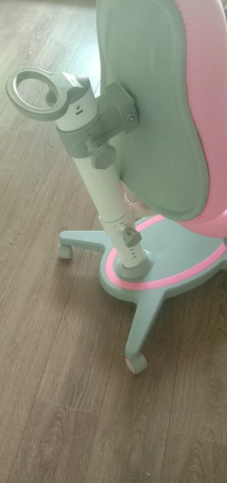 Продам ортопедичне дитяче крісло (шкільний стілець) FunDesk Primavera