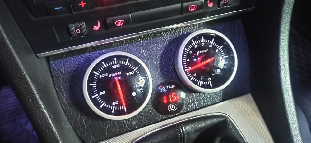 Dodatkowe zegary wskaźniki DEFI ciśnienie i temperatura oleju(repliki) + Woltomierz + PANEL Audi A4 B7 / B6 1.8T NOWE CZUJNIKI