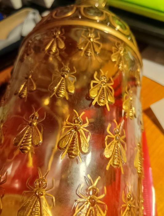 Garrafa perfumaria francesa decorada a ouro FG vazia