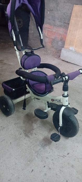 Triciclo de bebé e criança